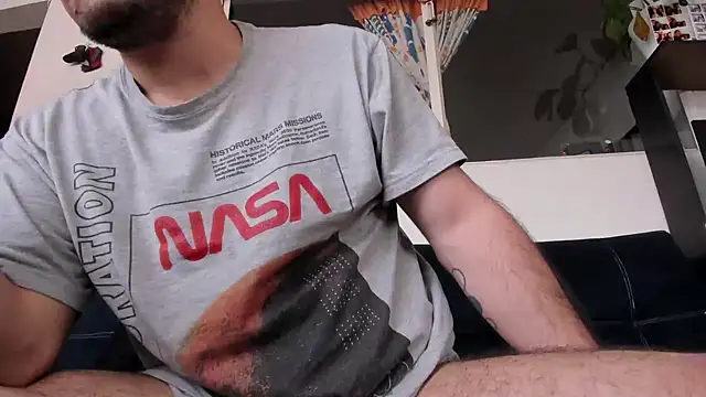 Snapshot of boomboomHooT chatting on December 20, 2024, 6:24 pm boomboomHooT online show from December 20, 2024, 6:24 pm