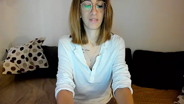 DesireMore90 online show from December 5, 2024, 8:00 am