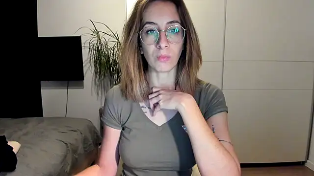 DesireMore90 online show from December 18, 2024, 7:30 pm