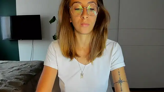 DesireMore90 online show from September 16, 2025, 1:23 pm