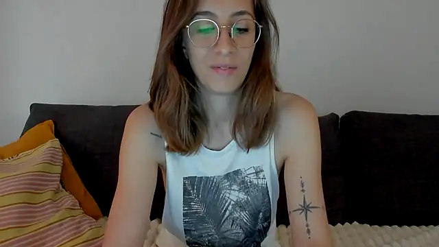 Snapshot of DesireMore90 chatting on May 5, 2026, 4:15 pm DesireMore90 online show from May 5, 2026, 4:15 pm
