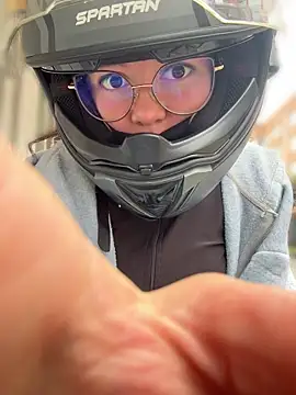 abbyhall  online show from April 19, 2026, 1:43 pm