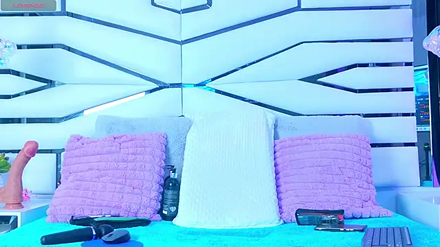 Iris Ross  online show from February 12, 2025, 11:18 am