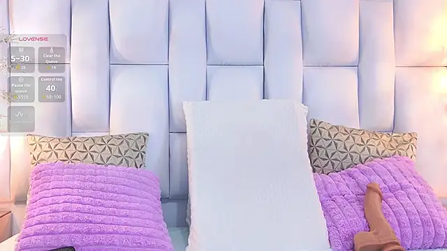 Iris Ross  online show from November 8, 2025, 11:32 am