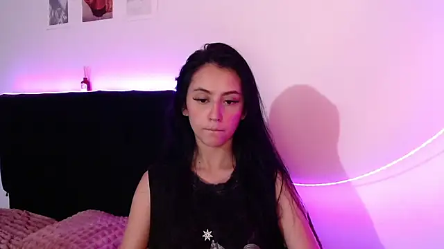 Snapshot of Coralinnee_ chatting on March 19, 2025, 4:03 am Coralinnee online show from March 19, 2025, 4:03 am