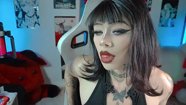 Snapshot of Deadly_Doll chatting on September 18, 2025, 10:34 pm Deadly Doll online show from September 18, 2025, 10:34 pm