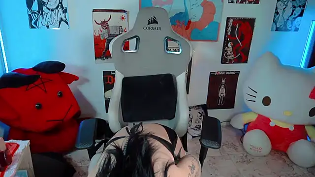 Snapshot of Deadly_Doll chatting on December 4, 2025, 9:34 pm Deadly Doll online show from December 4, 2025, 9:34 pm