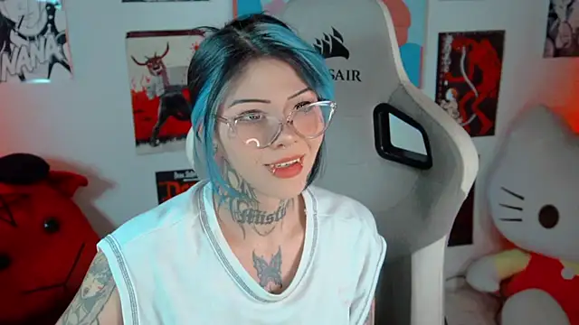 Snapshot of Deadly_Doll chatting on December 5, 2025, 6:59 pm Deadly Doll online show from December 5, 2025, 6:59 pm