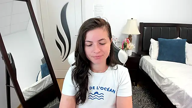 Snapshot of AmyPure_ chatting on June 19, 2026, 4:17 am AmyPure online show from June 19, 2026, 4:17 am