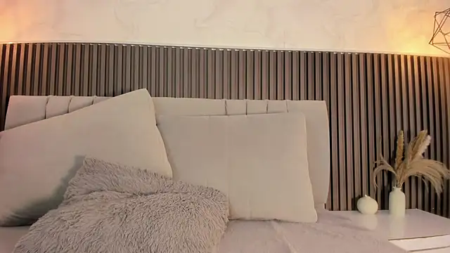 SHANONCLARK online show from November 14, 2025, 7:12 pm