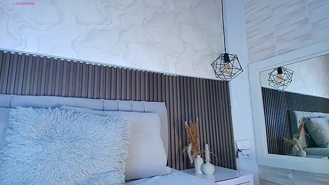 SHANONCLARK online show from April 15, 2026, 7:10 pm