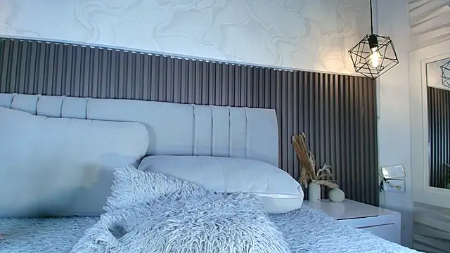 SHANONCLARK online show from April 21, 2026, 1:42 am