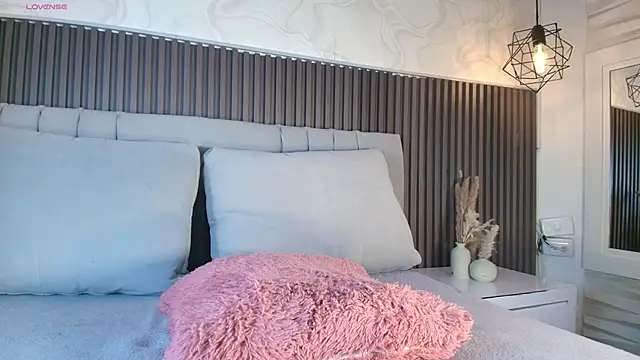 SHANONCLARK online show from April 22, 2026, 7:15 pm