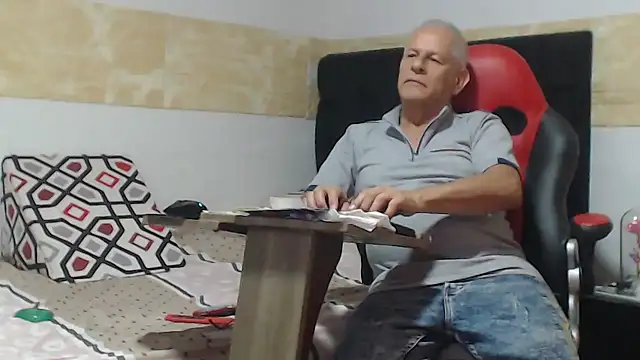 VALENTINO1983  online show from October 11, 2025, 11:47 pm