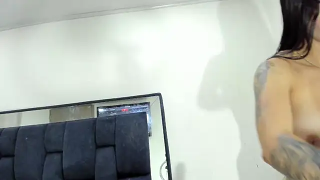 AntonelaNeri online show from October 7, 2025, 1:08 pm