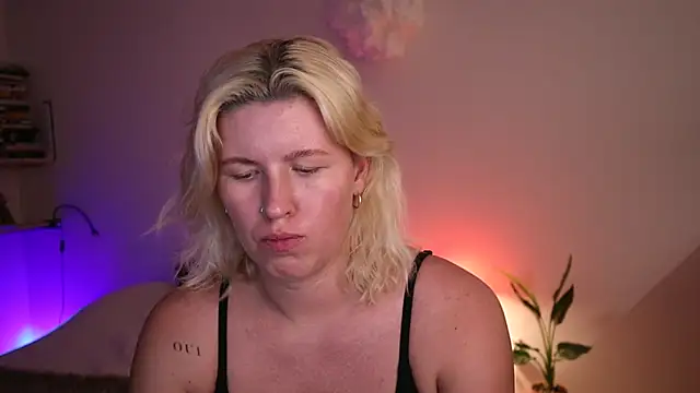 moonamii online show from January 27, 2025, 7:13 pm