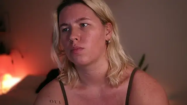 moonamii online show from February 21, 2025, 10:48 pm