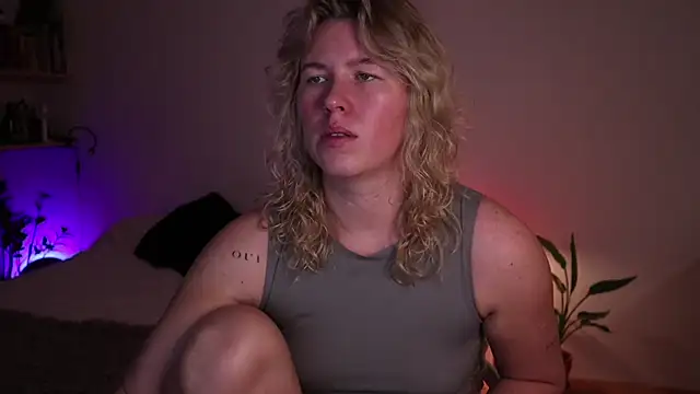 moonamii online show from October 16, 2025, 4:41 pm