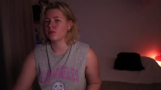 moonamii online show from January 5, 2026, 6:44 pm