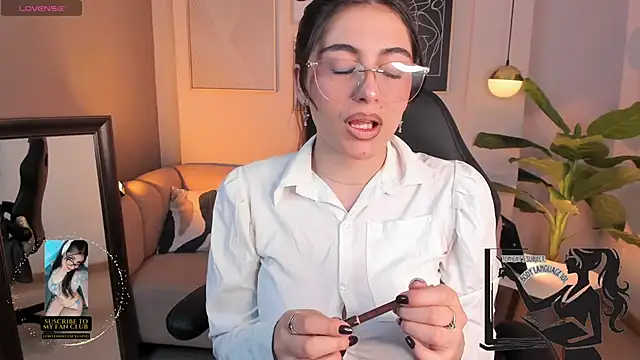 Snapshot of Ellie_Jhonson__ chatting on October 27, 2025, 12:04 am Ellie Jhonson online show from October 27, 2025, 12:04 am