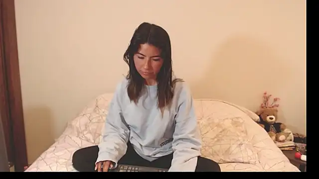 alice middlee online show from October 7, 2025, 4:48 pm