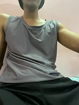 Snapshot of CALVINXXX chatting on December 18, 2024, 11:40 pm CALVINXXX online show from December 18, 2024, 11:40 pm