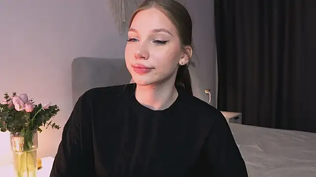 MiaKeler online show from April 4, 2026, 9:01 pm