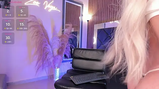 Zoevegass online show from March 3, 2025, 5:50 pm