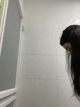 Lia flowers online show from February 13, 2025, 3:29 am