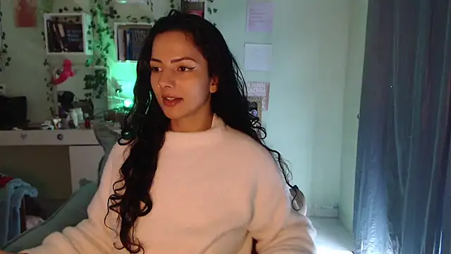 Snapshot of BeellyDance chatting on May 15, 2026, 4:03 pm BeellyDance online show from May 15, 2026, 4:03 pm
