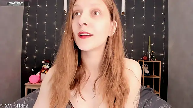 Snapshot of SolarAlice chatting on December 12, 2024, 8:53 pm SolarAlice online show from December 12, 2024, 8:53 pm