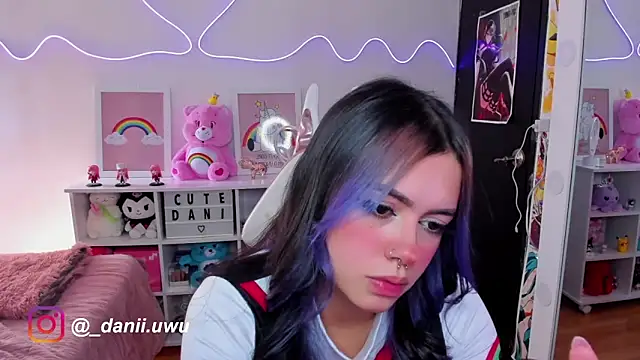 Snapshot of CuteDani_ chatting on January 18, 2025, 3:05 pm CuteDani online show from January 18, 2025, 3:05 pm