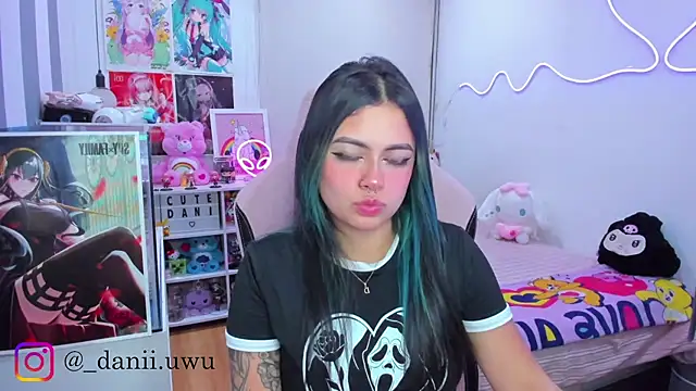 Snapshot of CuteDani_ chatting on January 9, 2026, 7:00 am CuteDani online show from January 9, 2026, 7:00 am