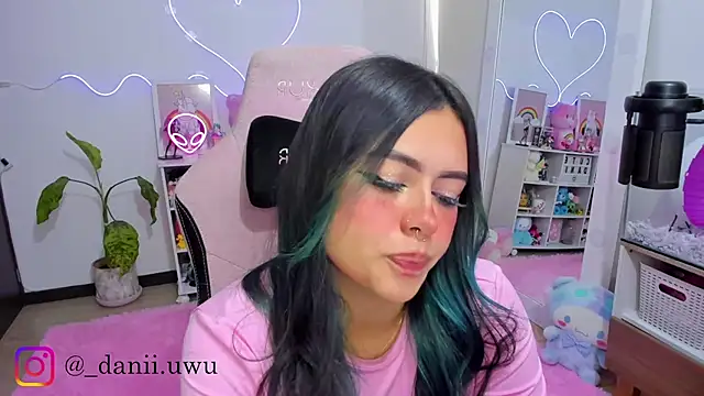 Snapshot of CuteDani_ chatting on February 12, 2026, 2:34 pm CuteDani online show from February 12, 2026, 2:34 pm