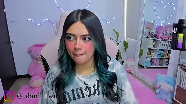 Snapshot of CuteDani_ chatting on February 13, 2026, 1:51 pm CuteDani online show from February 13, 2026, 1:51 pm