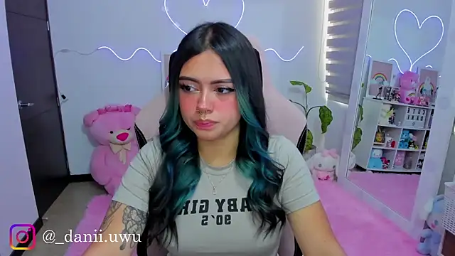 Snapshot of CuteDani_ chatting on February 27, 2026, 1:33 pm CuteDani online show from February 27, 2026, 1:33 pm