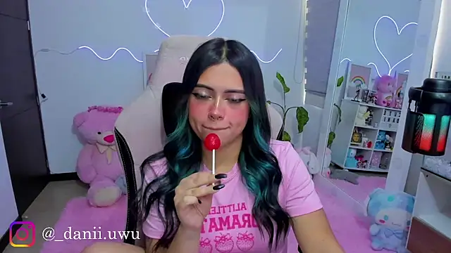 Snapshot of CuteDani_ chatting on March 2, 2026, 2:24 pm CuteDani online show from March 2, 2026, 2:24 pm