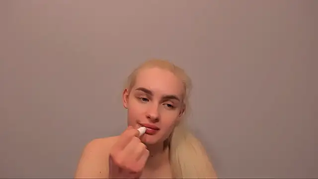 OliviaKisss online show from March 19, 2026, 9:19 pm