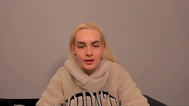 OliviaKisss online show from March 26, 2026, 8:14 pm