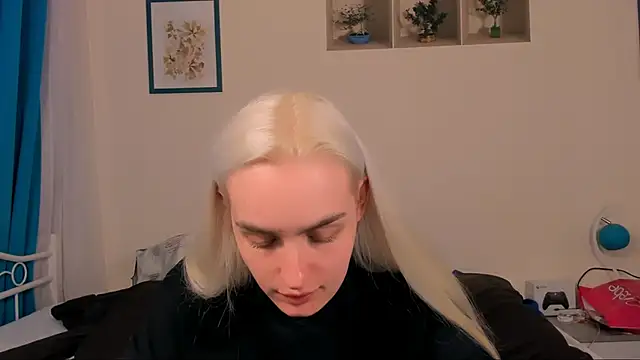 OliviaKisss online show from April 21, 2026, 7:28 pm