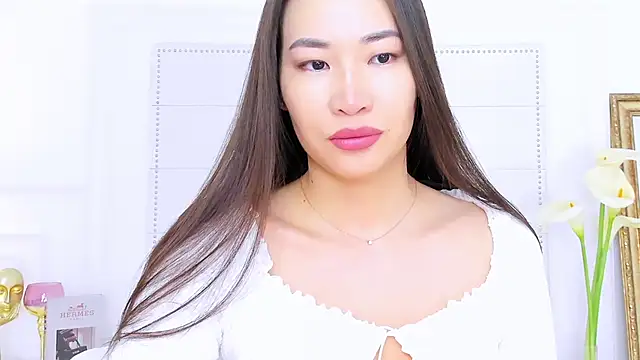 NaomiYuu online show from March 19, 2025, 2:27 am