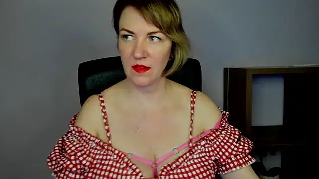 feliziaDesire online show from April 15, 2026, 1:29 pm