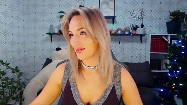 MillaXQueen online show from December 14, 2025, 7:25 am