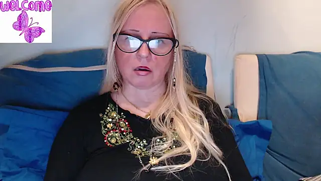 martachatte online show from March 11, 2025, 8:09 pm