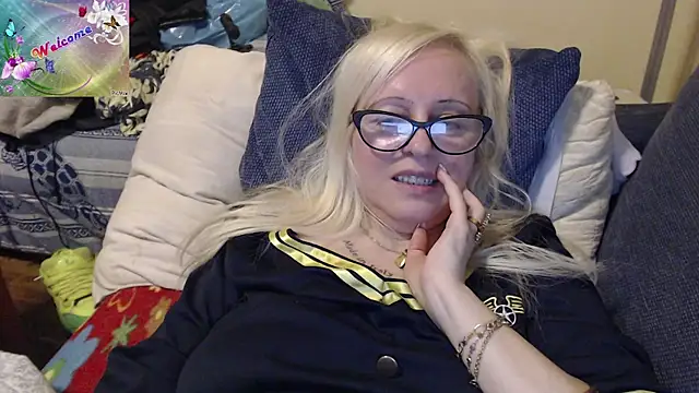 martachatte online show from November 8, 2025, 9:46 pm