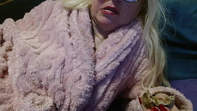 martachatte online show from April 19, 2026, 6:10 pm