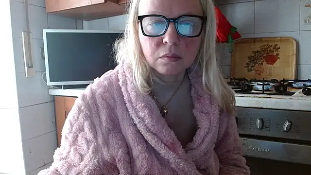 martachatte online show from April 24, 2026, 6:49 am