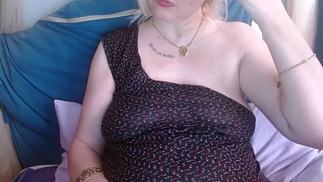Snapshot of martachatte chatting on May 6, 2026, 8:30 am martachatte online show from May 6, 2026, 8:30 am