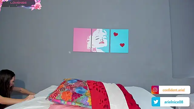 ariel35 online show from February 7, 2025, 7:06 pm