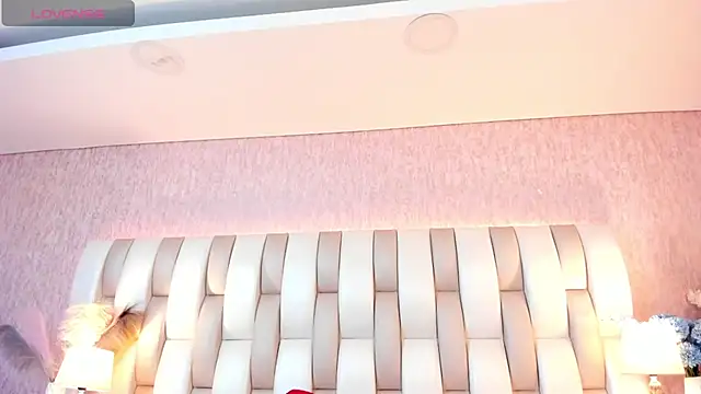 Rebeca jones online show from March 6, 2025, 1:14 pm